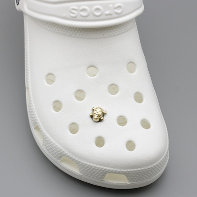 Luksusowe ozdoby DIY do butów - korona czaszka z perłą, nitami i kryształkami, które uczynią Twoje buty wyjątkowymi - Wianko - 29