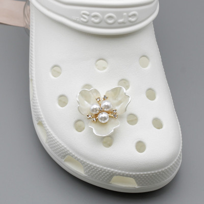 Luksusowe ozdoby DIY do butów - korona czaszka z perłą, nitami i kryształkami, które uczynią Twoje buty wyjątkowymi - Wianko - 7