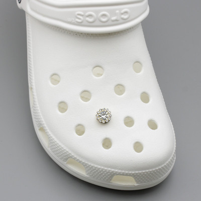 Luksusowe ozdoby DIY do butów - korona czaszka z perłą, nitami i kryształkami, które uczynią Twoje buty wyjątkowymi - Wianko - 28