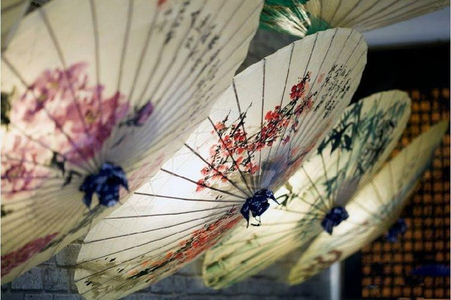 Klasyczny parasol dekoracyjny z bambusa w kolorze zielonym - rzemiosło chińskie, malowane naoliwionym papierem - Wianko - 7