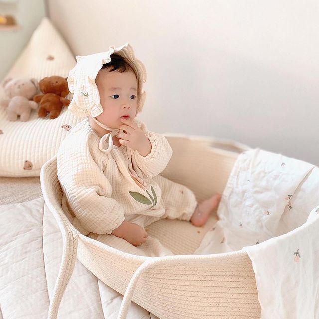 Przenośny kosz do noszenia dziecka i łóżko turystyczne dla noworodka, idealne do dekoracji żłobka oraz kołysania dziecka, wraz z materacem do spania - Wianko - 16