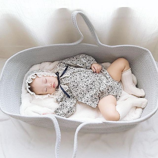 Przenośny kosz do noszenia dziecka i łóżko turystyczne dla noworodka, idealne do dekoracji żłobka oraz kołysania dziecka, wraz z materacem do spania - Wianko - 9