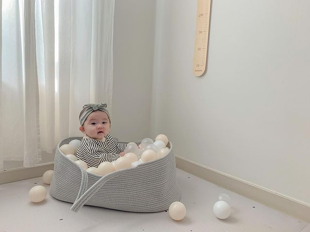 Przenośny kosz do noszenia dziecka i łóżko turystyczne dla noworodka, idealne do dekoracji żłobka oraz kołysania dziecka, wraz z materacem do spania - Wianko - 22