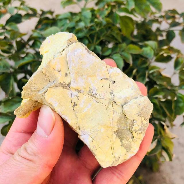Naturalny kamień druzy z żółtą bryłą kryształową MOKAGY 30g-125g - idealny prezent ślubny - Wianko - 9