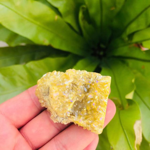 Naturalny kamień druzy z żółtą bryłą kryształową MOKAGY 30g-125g - idealny prezent ślubny - Wianko - 8