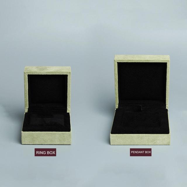 Przenośne kwadratowe aksamitne pudełko na biżuterię - szeroko używane, eleganckie etui na naszyjnik z wykonaniem w stylu weselnym - Wianko - 1