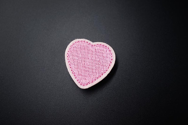Mend - Różowe serce (3.2x3.2cm) - Łatka haftowana DIY do dekoracji dżinsów i ubrań - Wianko - 2