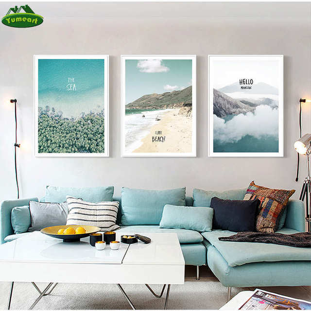 Plakat skandynawski z błękitnym morzem i plażą, dekoracja ścienna do salonu - rośliny, góry, drzewa - obraz na płótnie - Wianko - 4