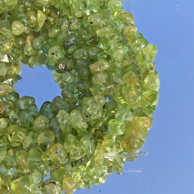Kamienie żwirowe zielonych peridotów 5-8mm w nieregularnym freeform kształcie - do tworzenia biżuterii DIY, bransoletki, naszyjniki (32) - Wianko - 4