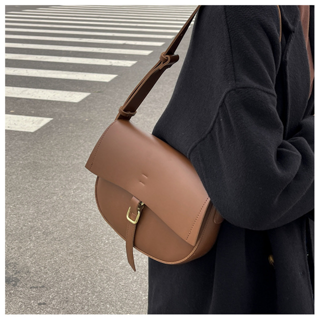 Luksusowa skórzana torebka na ramię - projektantka damskiej mody z klapką i małą torbą ze skórzanym paskiem - Wianko - 17