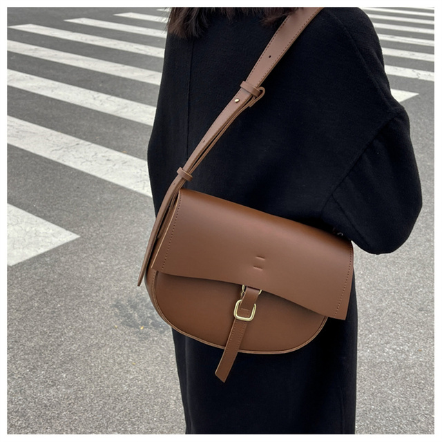 Luksusowa skórzana torebka na ramię - projektantka damskiej mody z klapką i małą torbą ze skórzanym paskiem - Wianko - 22