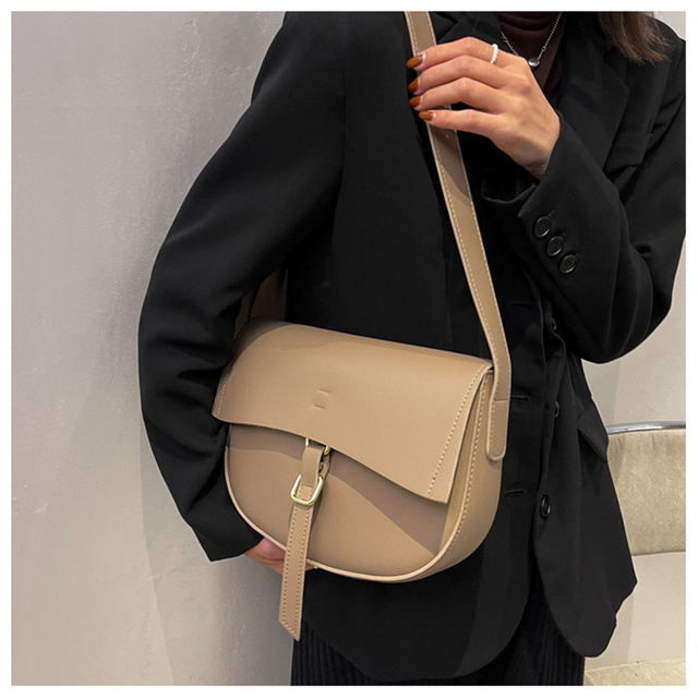 Luksusowa skórzana torebka na ramię - projektantka damskiej mody z klapką i małą torbą ze skórzanym paskiem - Wianko - 23