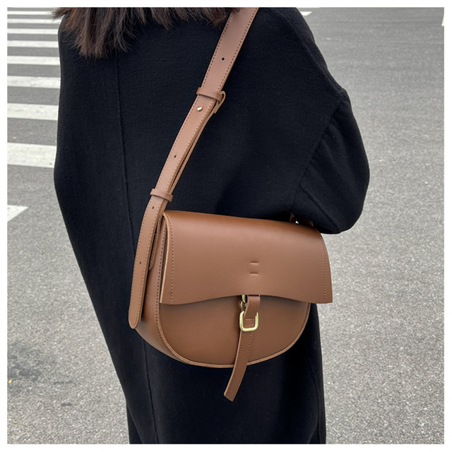 Luksusowa skórzana torebka na ramię - projektantka damskiej mody z klapką i małą torbą ze skórzanym paskiem - Wianko - 18