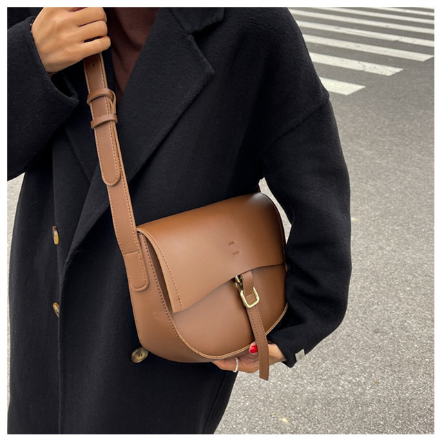 Luksusowa skórzana torebka na ramię - projektantka damskiej mody z klapką i małą torbą ze skórzanym paskiem - Wianko - 20