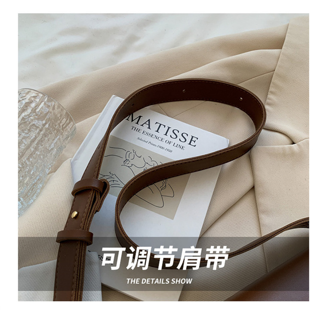 Luksusowa skórzana torebka na ramię - projektantka damskiej mody z klapką i małą torbą ze skórzanym paskiem - Wianko - 6