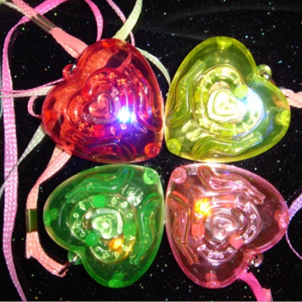 Naszyjnik migający w kształcie serca - 30 sztuk, biżuteria dla dzieci w różnych kolorach - Wianko - 21