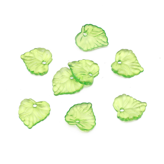 30 sztuk różne zawieszki zielone liście plastikowe do biżuterii: naszyjnik, bransoletka, kolczyki - Wianko - 4