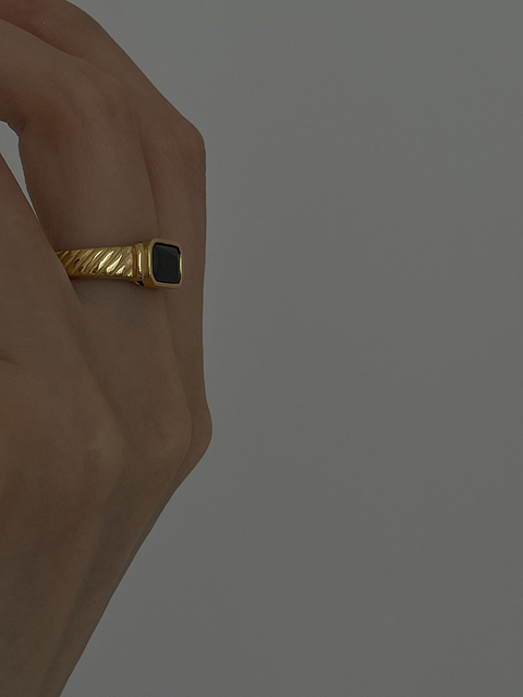 Tytanowy pierścień retro z czarnym kamieniem 18K złota dla kobiety - Wianko - 5