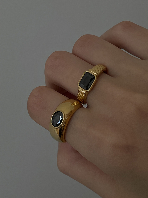 Tytanowy pierścień retro z czarnym kamieniem 18K złota dla kobiety - Wianko - 1