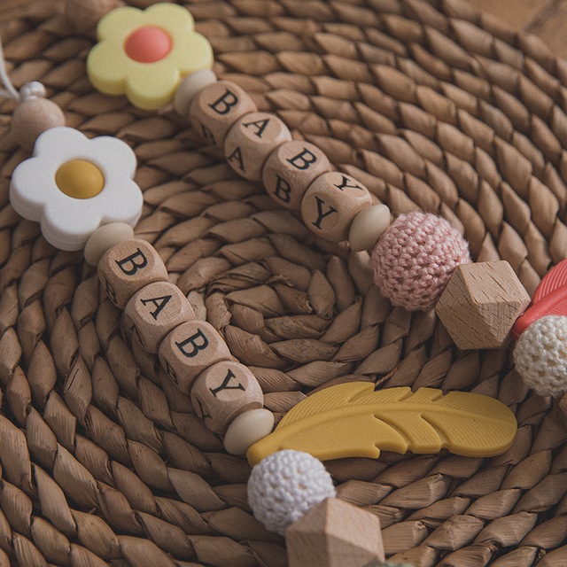 Drewniany łańcuszek do smoczka z personalizowaną nazwą dla dzieci z klipem manekin sutki i silikonową zabawką ząbkowania - Wianko - 3