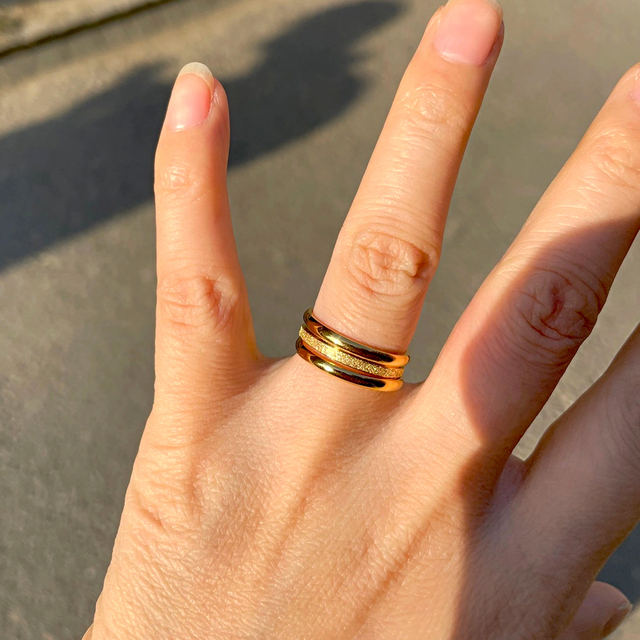 Damski pierścionek ze stali nierdzewnej, złoty kolor, matowe wykończenie, trzy oddzielne pierścienie - Wianko - 17