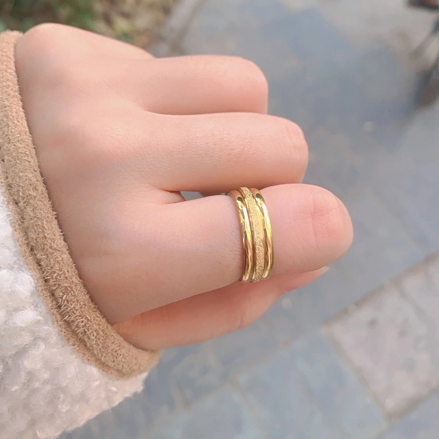 Damski pierścionek ze stali nierdzewnej, złoty kolor, matowe wykończenie, trzy oddzielne pierścienie - Wianko - 7