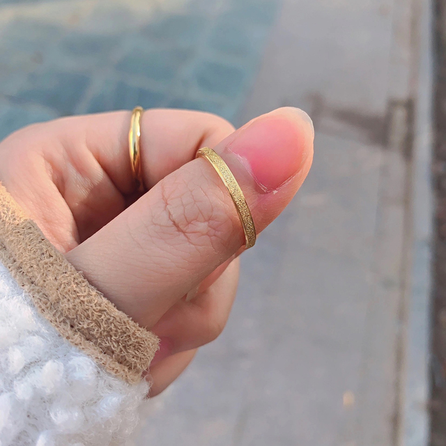Damski pierścionek ze stali nierdzewnej, złoty kolor, matowe wykończenie, trzy oddzielne pierścienie - Wianko - 10