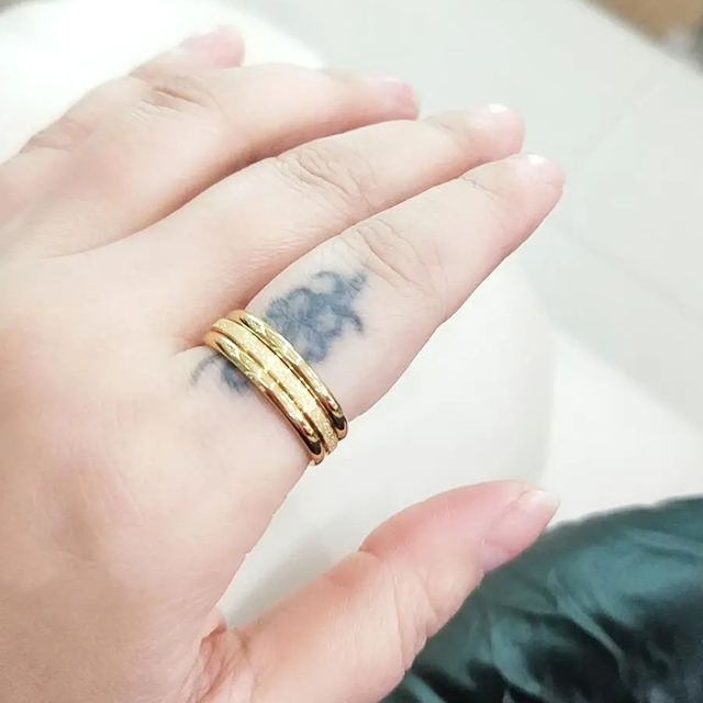 Damski pierścionek ze stali nierdzewnej, złoty kolor, matowe wykończenie, trzy oddzielne pierścienie - Wianko - 20