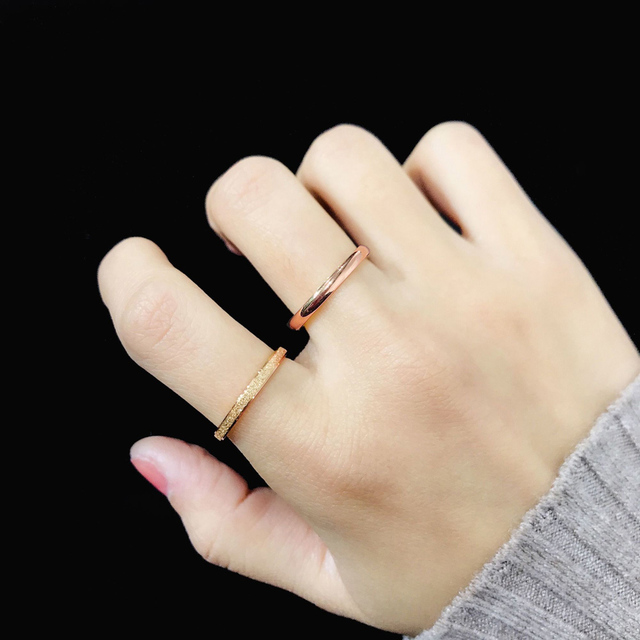 Damski pierścionek ze stali nierdzewnej, złoty kolor, matowe wykończenie, trzy oddzielne pierścienie - Wianko - 30