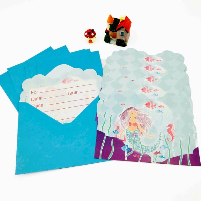 Zestaw 6 małych akcesoriów do przebrania syreny - zaproszenie, kartka okolicznościowa z kopertą, dekoracje na imprezę urodzinową dla dzieci - Wianko - 2