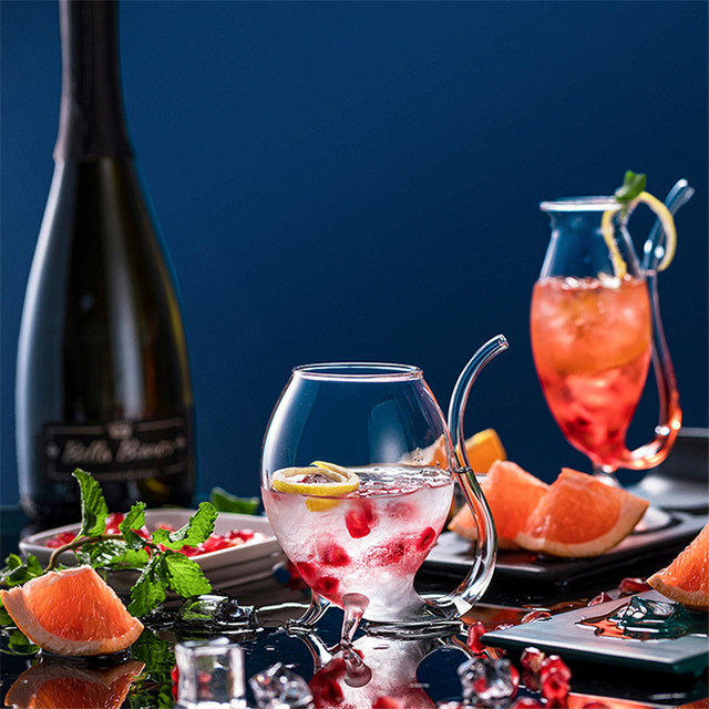 Kolorowy kieliszek do szampana z lampką w kształcie wampira i słomkiem - idealny do drinków i soków owocowych - Wianko - 1