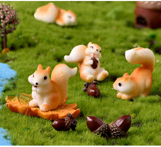 Figurka wiewiórki ze szyszką, liśćmi i innymi zwierzakami - zestaw dekoracji na tort, idealny prezent dla dzieci - Wianko - 3