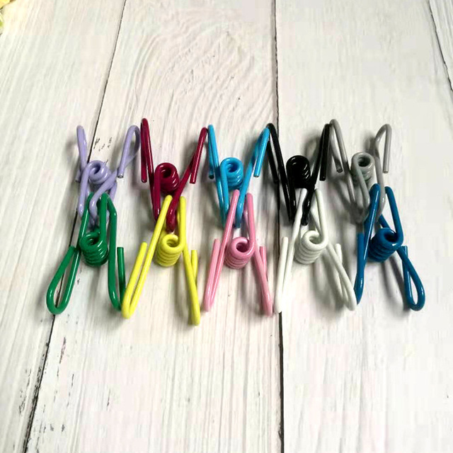 Mini kolorowe spinacze sprężynowe do ubrań i papieru - prosty styl, losowe kolory - Wianko - 3