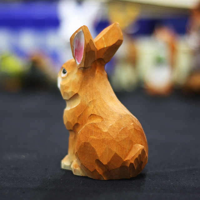 Rzeźbiony w drewnie biały króliczek - figurka ręcznie wykonana z litego drewna z wzorami zwierząt - Wianko - 6