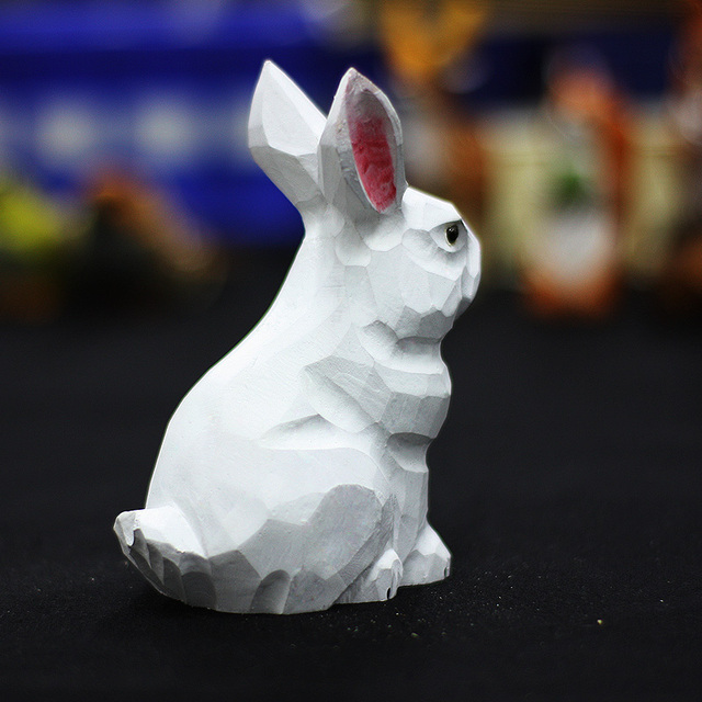 Rzeźbiony w drewnie biały króliczek - figurka ręcznie wykonana z litego drewna z wzorami zwierząt - Wianko - 13
