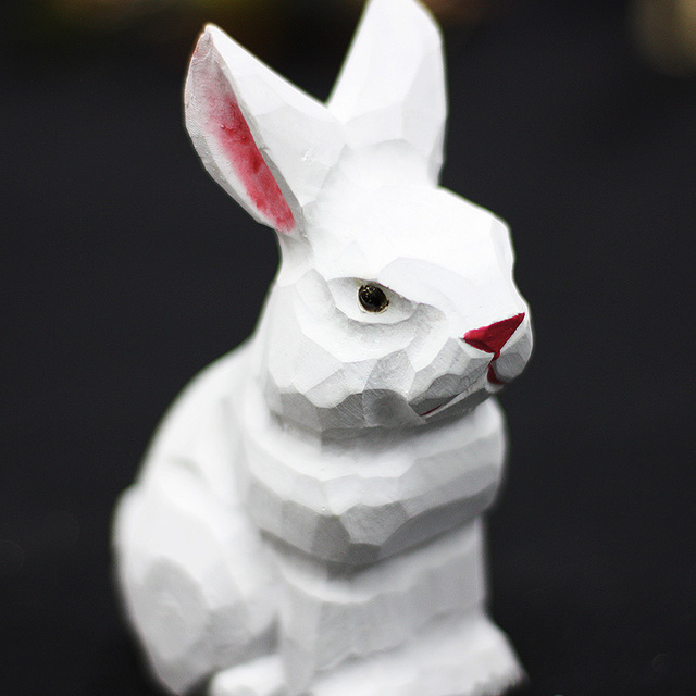 Rzeźbiony w drewnie biały króliczek - figurka ręcznie wykonana z litego drewna z wzorami zwierząt - Wianko - 15