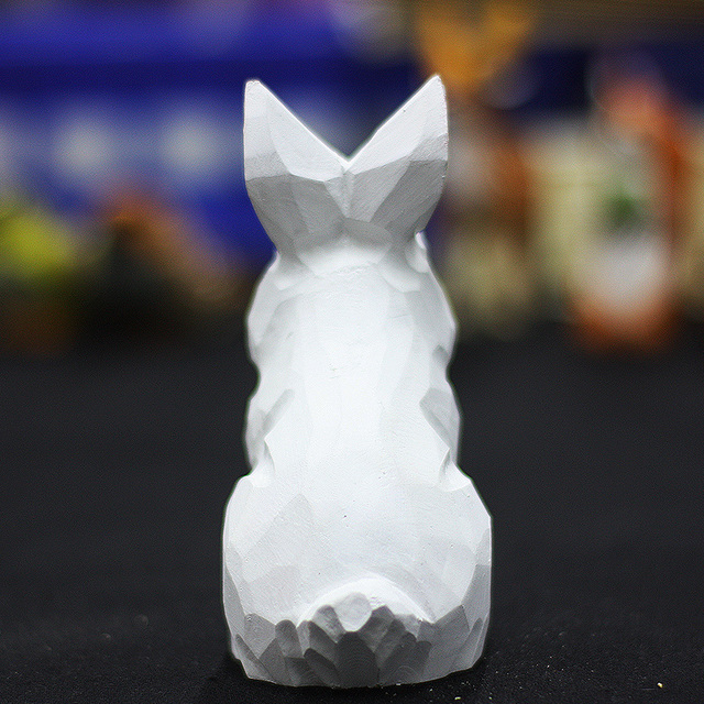Rzeźbiony w drewnie biały króliczek - figurka ręcznie wykonana z litego drewna z wzorami zwierząt - Wianko - 12