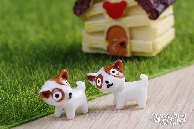 Dekoracja: Mini figurka małego białego psa w stylu bajki do domu i ogrodu DIY - Wianko - 5