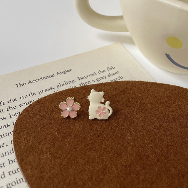 Słodkie asymetryczne kolczyki z kwiatem w kształcie kociaka dla dziewczyn, brzoskwiniowy MMHD001 - Wianko - 2