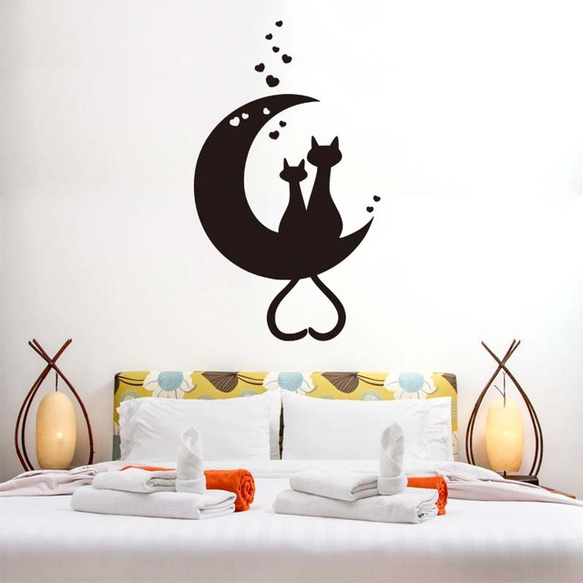 Śliczne koty miłośników na księżycu - naklejka ścienno-winylowa z motywem kreskówkowym do dekoracji sypialni i domu - Wianko - 1