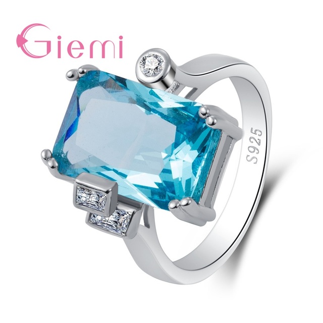 Duży pierścionek z jasnoniebieską przezroczystą cyrkonią - idealny prezent dla ukochanej - Wianko - 2