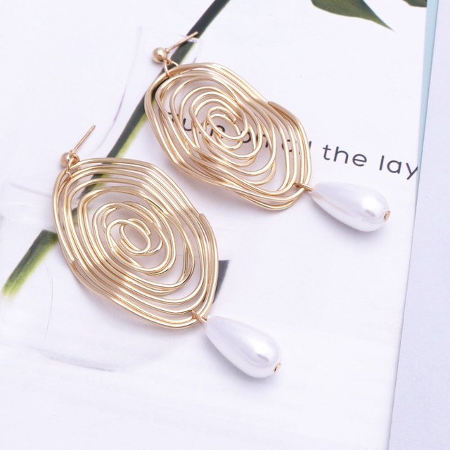 Kolczyki wiszące imitacja perły w stylu koreańskim z geometrycznym metalowym wisiorkiem - biżuteria ślubna-accessorize - Wianko - 3