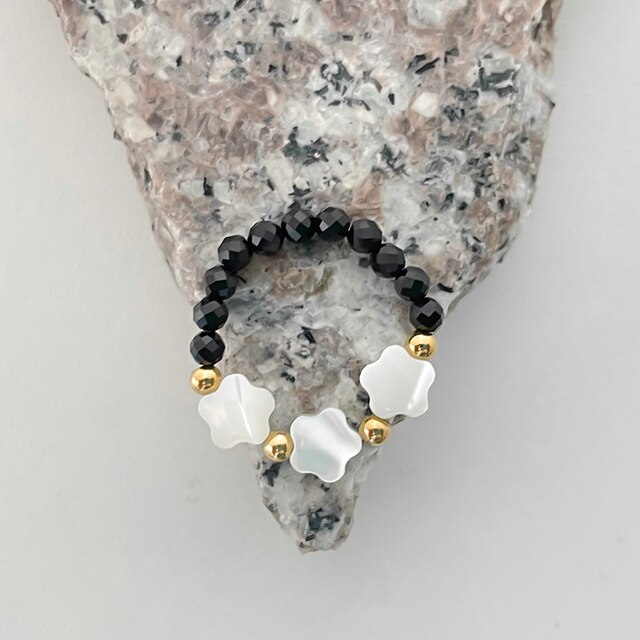 Pierścień kobiecy z czarnego kamienia imitujący białą perłę, ze stali nierdzewnej, z regulowanymi złotymi koralikami - Wianko - 5