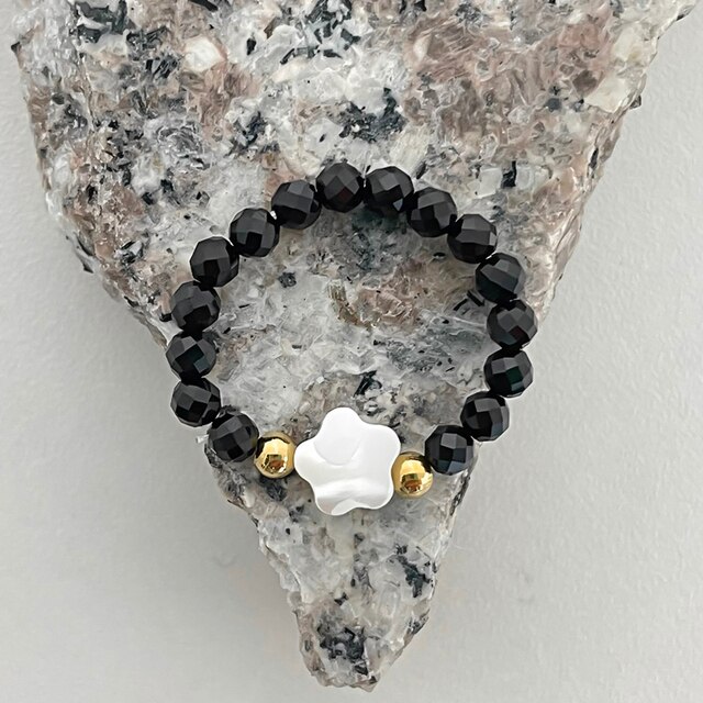 Pierścień kobiecy z czarnego kamienia imitujący białą perłę, ze stali nierdzewnej, z regulowanymi złotymi koralikami - Wianko - 6