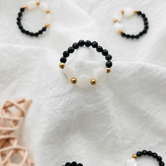 Pierścień kobiecy z czarnego kamienia imitujący białą perłę, ze stali nierdzewnej, z regulowanymi złotymi koralikami - Wianko - 12