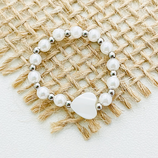 Pierścień kobiecy z czarnego kamienia imitujący białą perłę, ze stali nierdzewnej, z regulowanymi złotymi koralikami - Wianko - 1