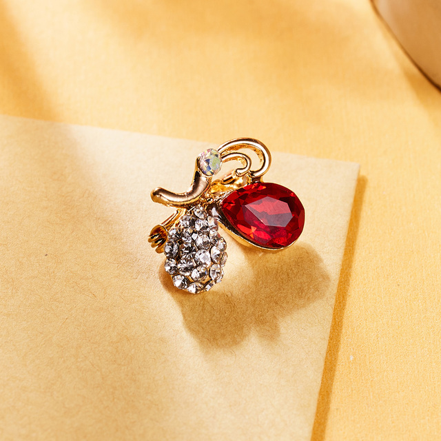Broszka zimowa damska w stylu nowej mody - kryształowa serce z miniaturową kokardką kotem. Biżuteria idealna na imprezy, śluby i jako prezent dla kobiet - Wianko - 45