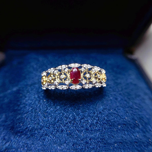 Regulowany pierścień z owalnym naturalnym rubinem (3*5mm) o luksusowym wyglądzie, wykonany ze srebra pr. 925 - idealny prezent na urodziny dla kobiet - Wianko - 2