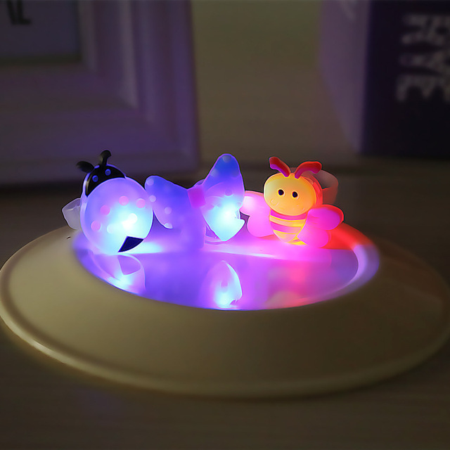 Lampka nocna zegarek ledowy do dekoracji świątecznych 5 sztuk, zabawka dla dzieci, bransoletki świecące diodami ledowymi w kolorach Cartoon Party - Wianko - 15