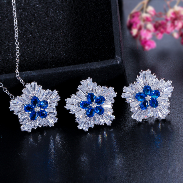 Zestaw biżuterii damska marki CWWZircons: wisiorek kwiatowy z AAA cyrkoniami sześcianowymi i kolczyki - Wianko - 4